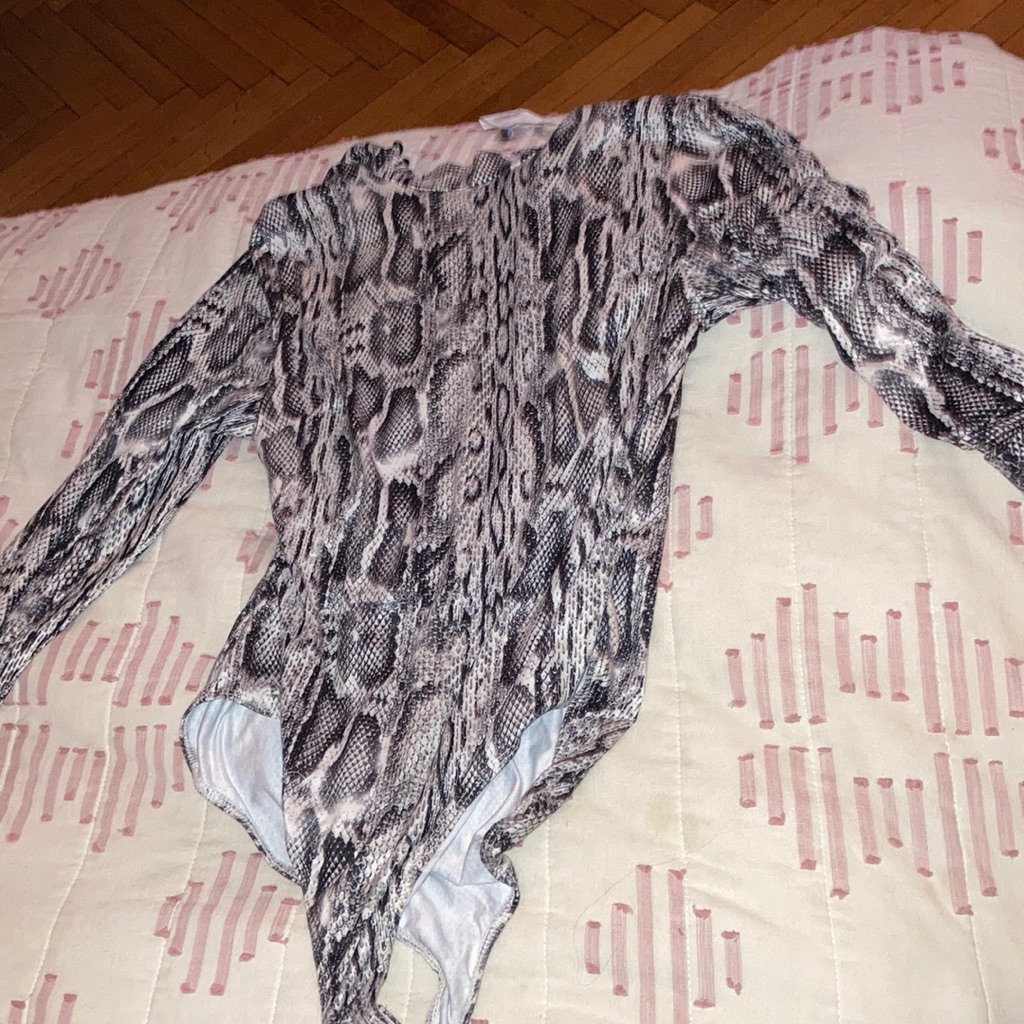 Adorable New Python Print Body Suit With Tickets